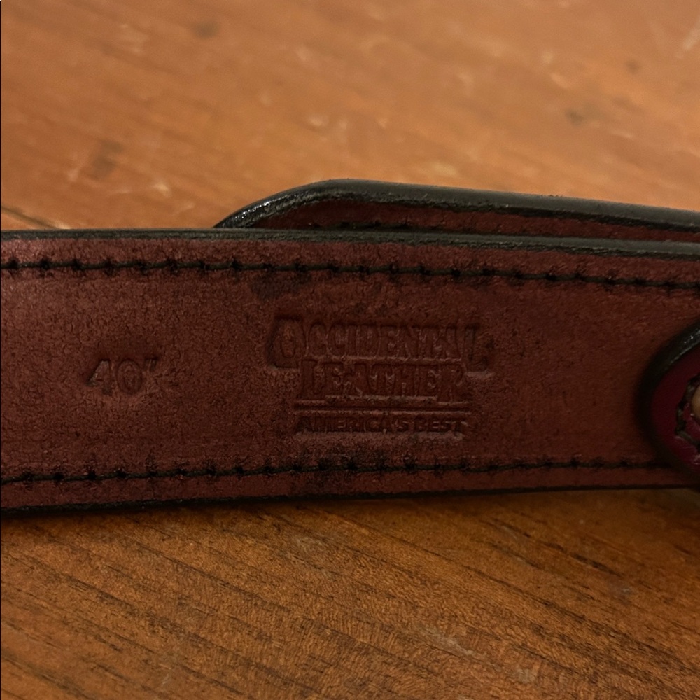 Elegant Maroon Leather Belt for Men - Picture 2 of 5